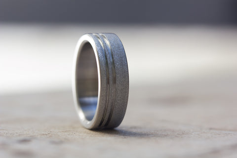 Anillo Titanio arenado y lineas pulidas (00013_7N)