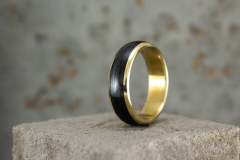 Anillo de Oro amarillo 18k y Fibra de Carbono (04710_6N)
