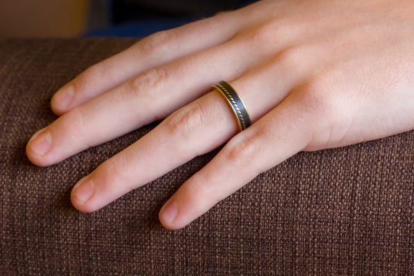 Anillo de Oro 18K y Fibra de Carbono (04704_5N)