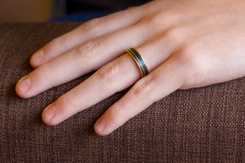 Anillo de Oro 18K y Fibra de Carbono (04704_5N)