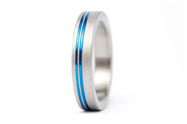Anillo Titanio arenado lineas azules (00010_4N)