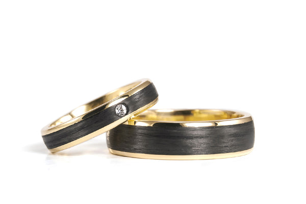 Set de alianzas Oro 18K y Fibra de Carbono (04710_4S1_6N)