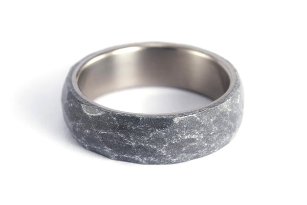 Anillo de Titanio y Resina martillada (01303_7N)