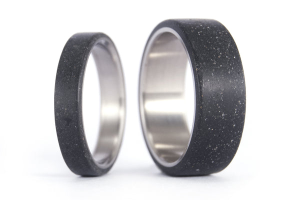 Conjunto de alianzas de Titanio y Concreto negro (00700_4N7N)