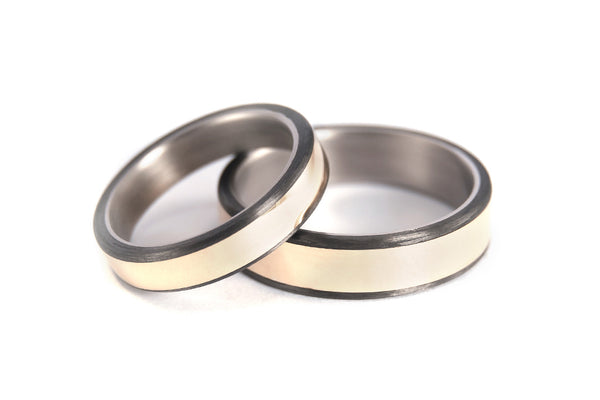 Set de alianzas de Titanio, Oro amarillo 18k y Fibra de Carbono (00556_4N6N)