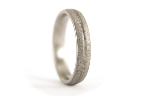 Anillo titanio arenado y línea pulida (00008_4N)