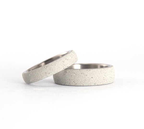Conjunto de alianzas de Titanio y Concreto gris (00706_4N7N)