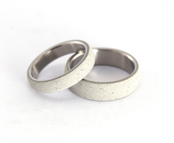 Conjunto de alianzas de Titanio y Concreto gris (00706_4N7N)