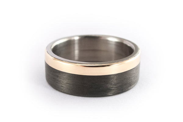 Anillo de Titanio, Oro amarillo 18k y Fibra de Carbono (00424_7N)