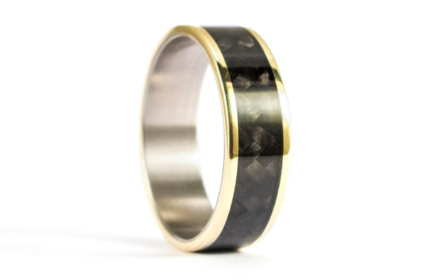 Anillo de Titanio, Oro amarillo 18k y Fibra de Carbono (04708_6N)