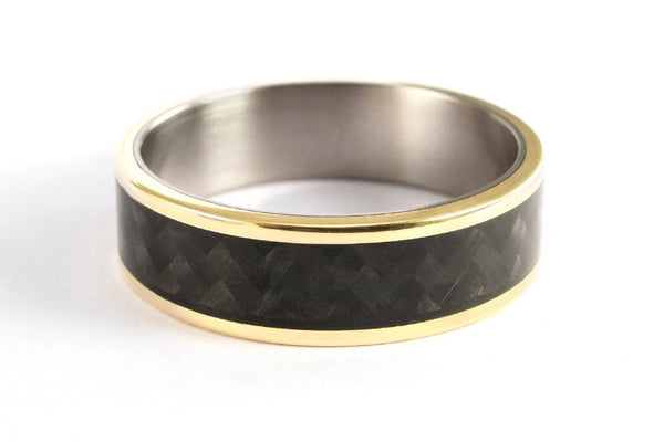 Anillo de Titanio, Oro amarillo 18k y Fibra de Carbono (04708_6N)