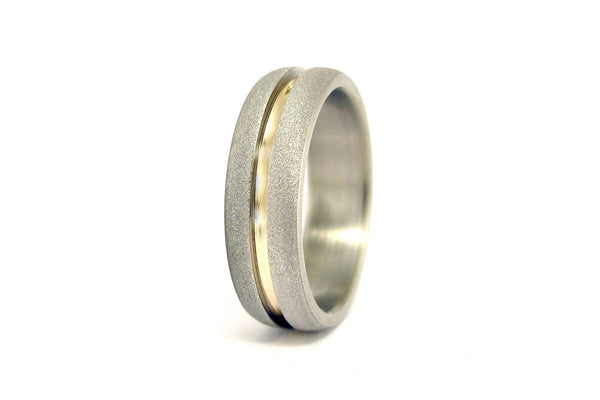 Anillo de Titanio arenado y Oro amarillo 18k (01558_7N)